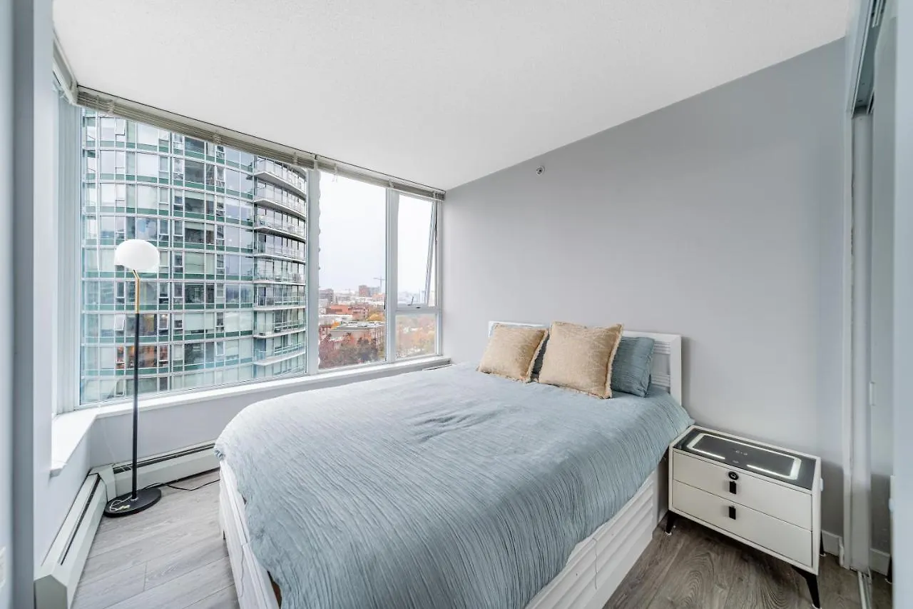 Amazing Views ! Leather Furniture ! Cozy Condo! Vancouver