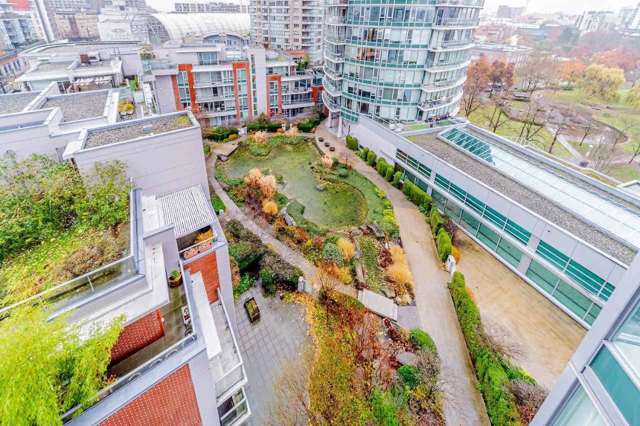 Apartment Amazing Views ! Leather Furniture ! Cozy Condo! Vancouver