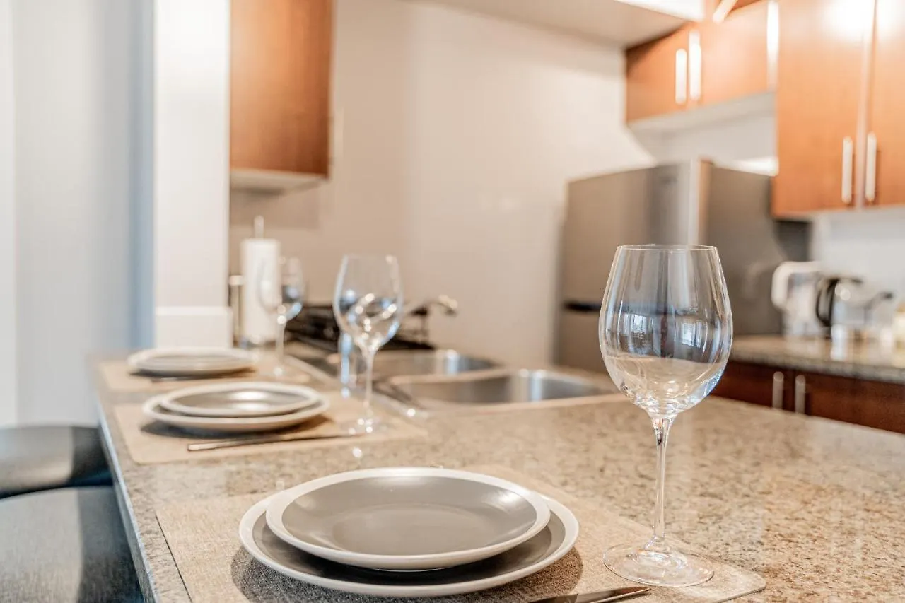 Apartment Amazing Views ! Leather Furniture ! Cozy Condo! Vancouver Canada